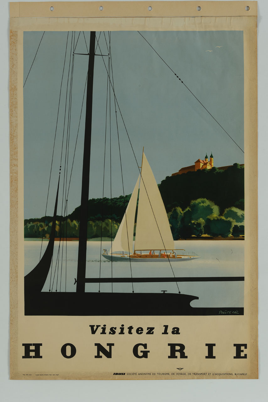 veduta del lago Balaton con imbarcazioni a vela sullo sfondo dell'abbazia benedettina (manifesto) di Grücs Pál - ambito ungherese (sec. XX)