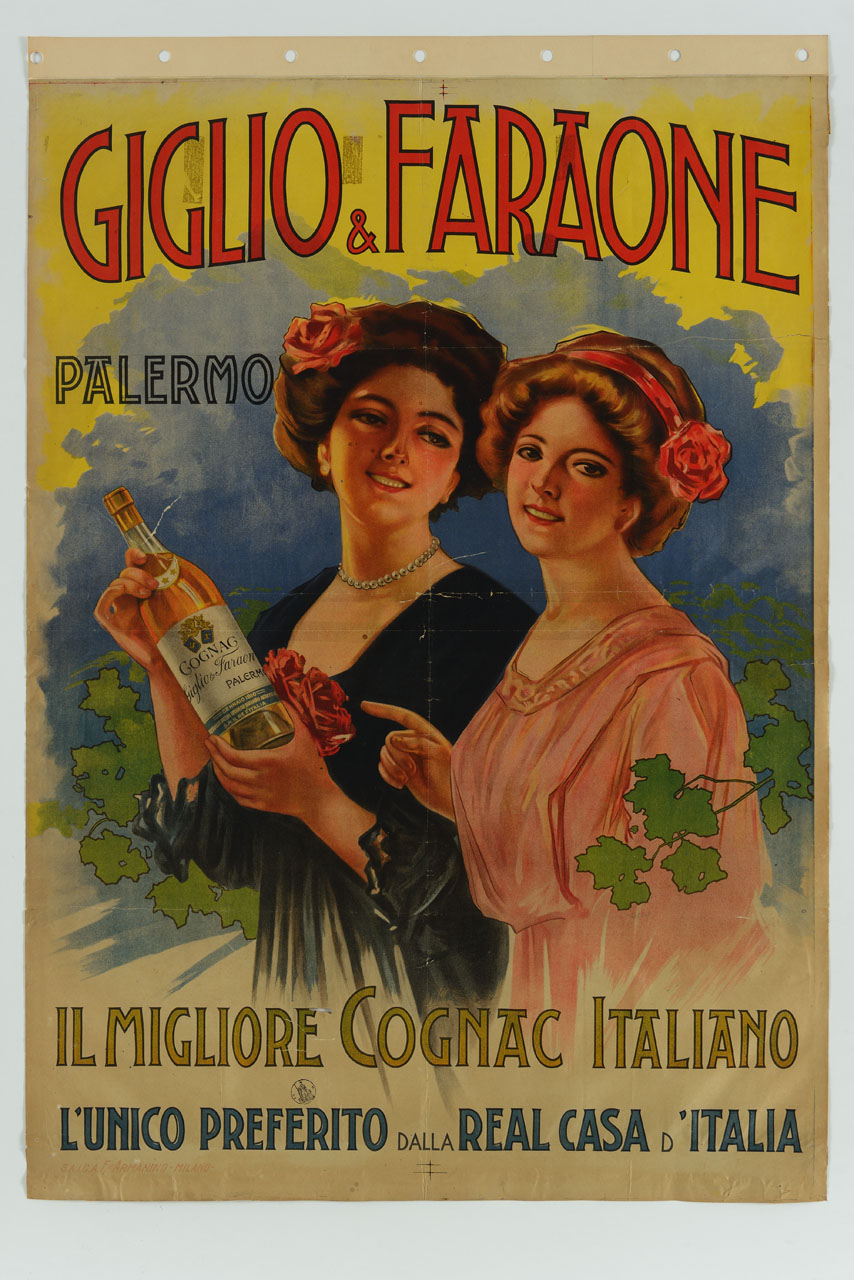 due donne sorridenti indicano una bottiglia di liquore (manifesto) - ambito italiano (sec. XX)
