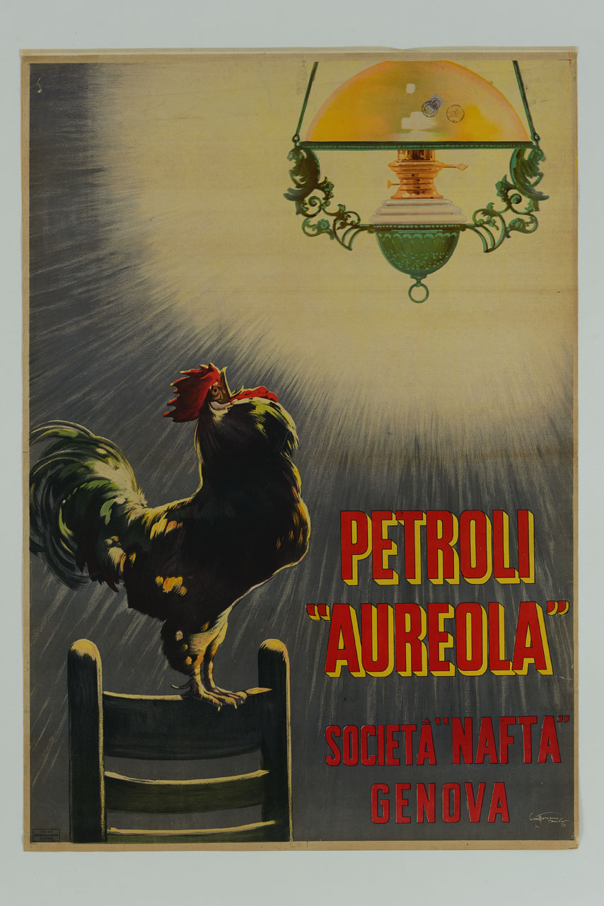 gallo sulla spalliera di una sedia canta rivolto ad un lampadario acceso (manifesto) di Craffonara Aurelio (sec. XX)