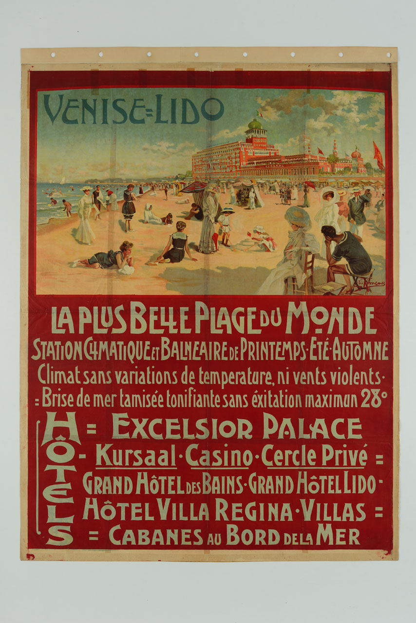 veduta del lido di Venezia con turisti seduti sulla spiaggia sullo sfondo dello stabilimento balneare (manifesto) di Ximenes Elio Ettore (sec. XX)