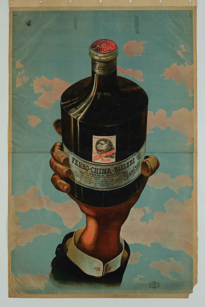 mano solleva tra le nuvole una bottiglia di Ferro-china Bisleri (manifesto, stampa composita) - ambito italiano (primo quarto sec. XX)