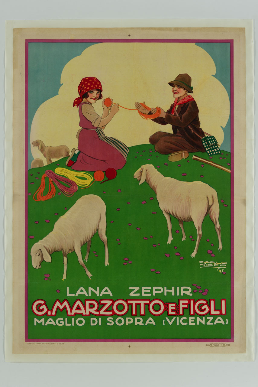 pastore e pastorella creano gomitoli di lana tra pecore al pascolo (manifesto) di Nicco Carlo Emilio (sec. XX)