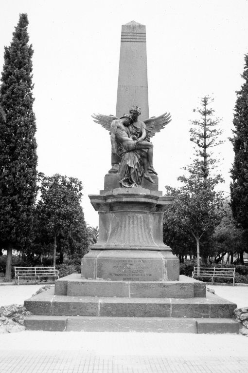 allegoria del sacrificio del soldato per la Patria (monumento ai caduti - a obelisco) di Maccagnani Eugenio (sec. XX)