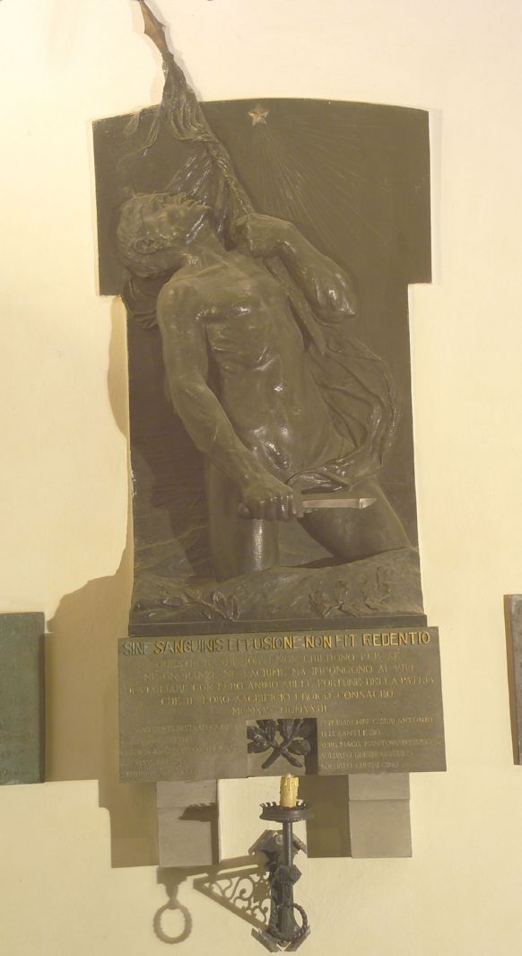 soldato morente (lapide commemorativa ai caduti) di Sguazzini Luigi (sec. XX)