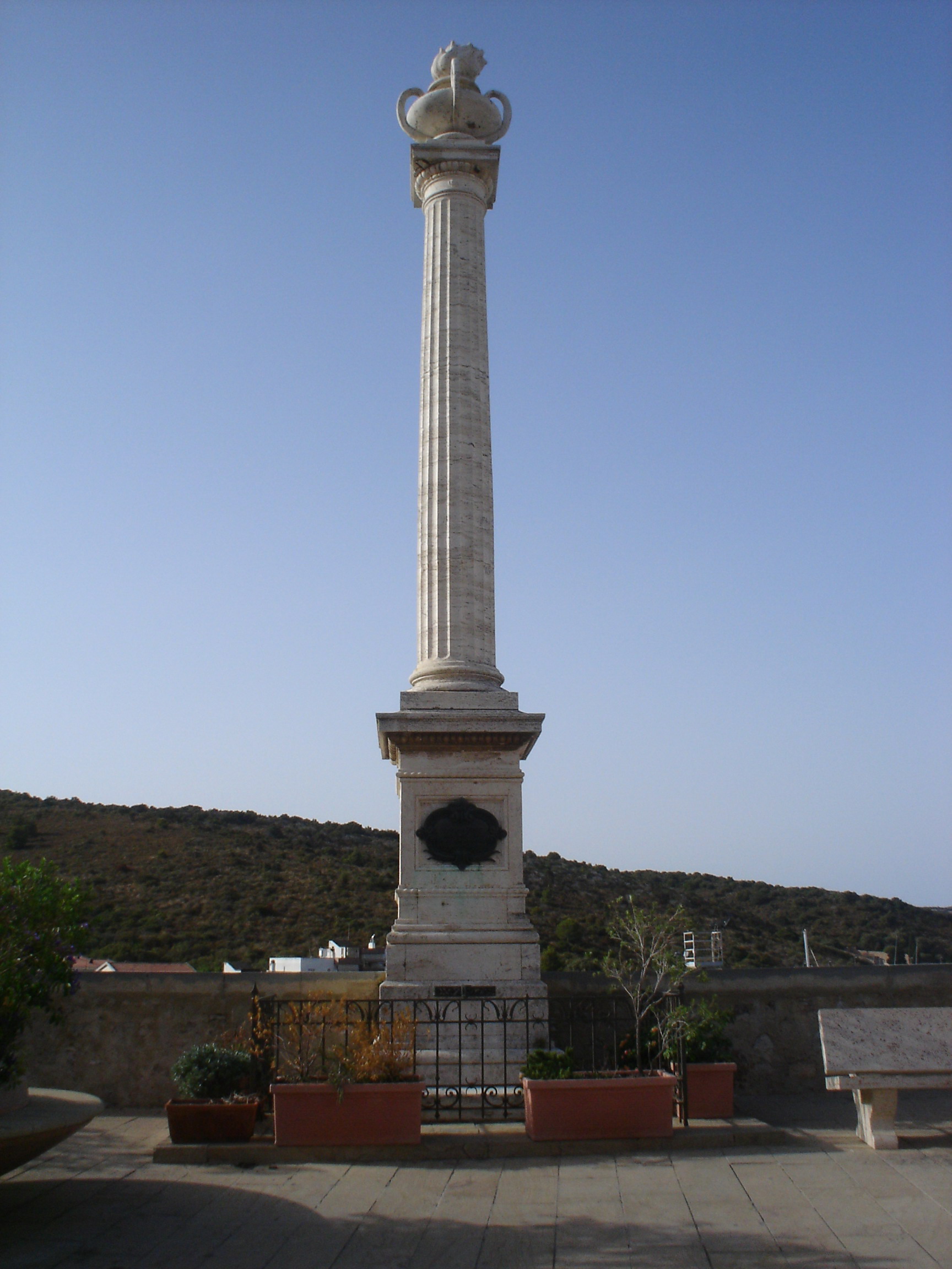 monumento ai caduti - a colonna di Porciatti Lorenzo (sec. XX)