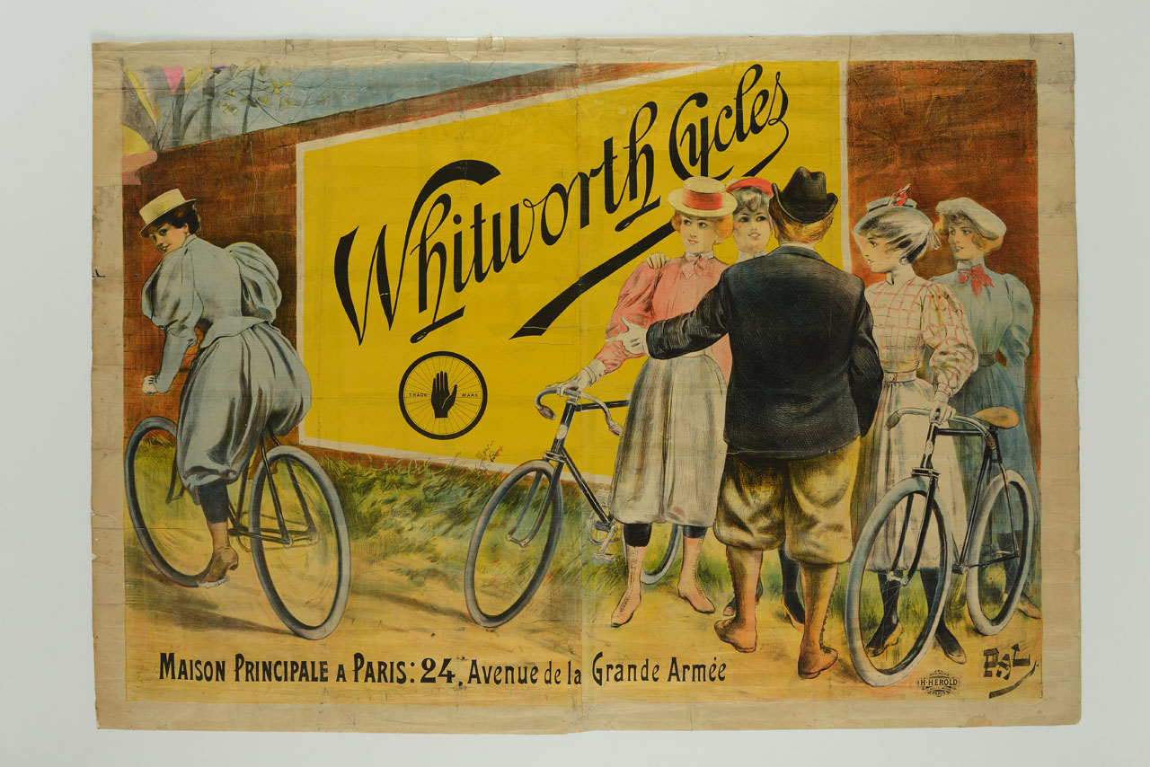 cinque donne e un uomo con biciclette e muro con manifesto pubblicitario (manifesto, stampa composita) di Paleologue Jean / de Paleologu Jean (sec. XIX)