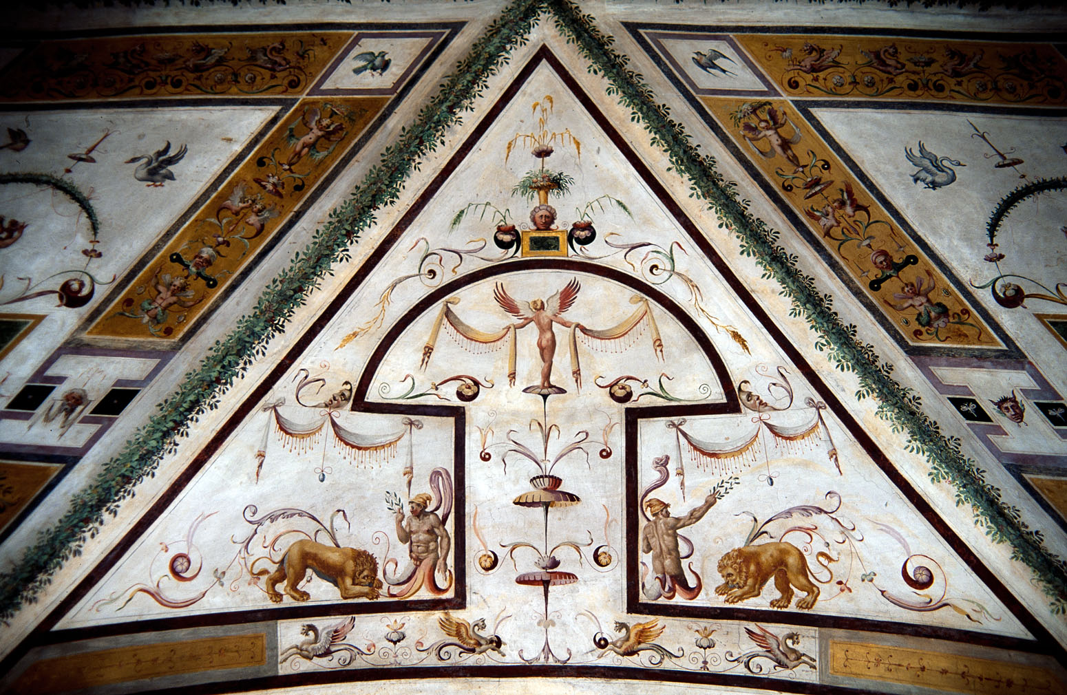 grottesche (dipinto murale, ciclo) di Rietti Domenico da Figline detto Zaga, Bonaccorsi Pietro detto Perin del Vaga (sec. XVI)