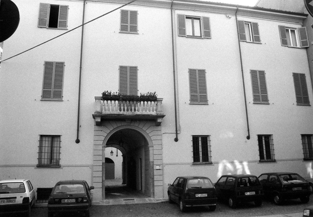 Palazzo di Via Castello 38 (palazzo, civile) - Piacenza (PC)  (sec. XIX)