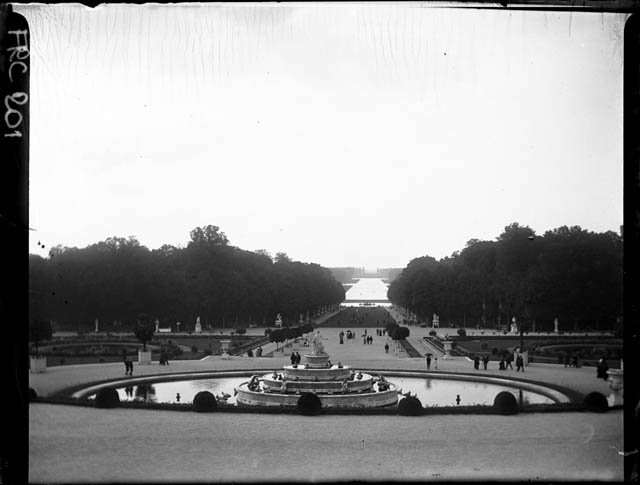 Versailles - giardini della reggia - Asse del Sole (negativo) di Rossi, Giovanni Battista (XX)