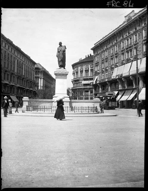 Milano - Monumento a Giuseppe Parini (negativo) di Rossi, Giovanni Battista (XX)