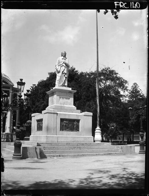 Napoli - Villa Comunale - monumento a G.B. Vico (negativo) di Rossi, Giovanni Battista (XX)