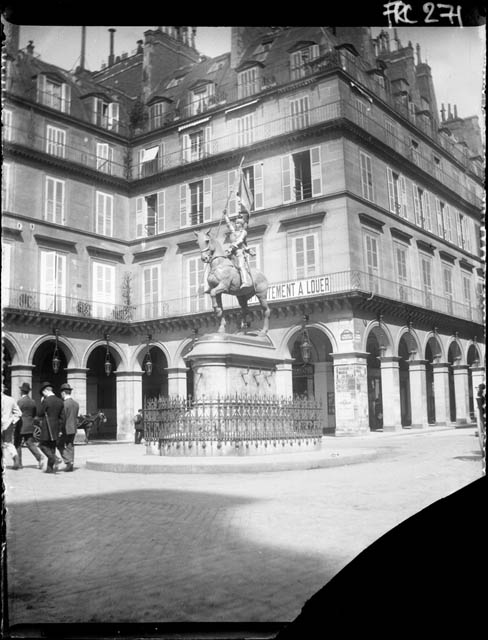 Parigi - monumento a Giovanna d'Arco (negativo) di Rossi, Giovanni Battista (XX)