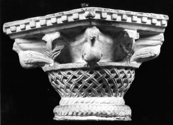 motivi decorativi con cesta di vimini e colombe (calco) di Campi Carlo (bottega) (secc. XIX/ XX)