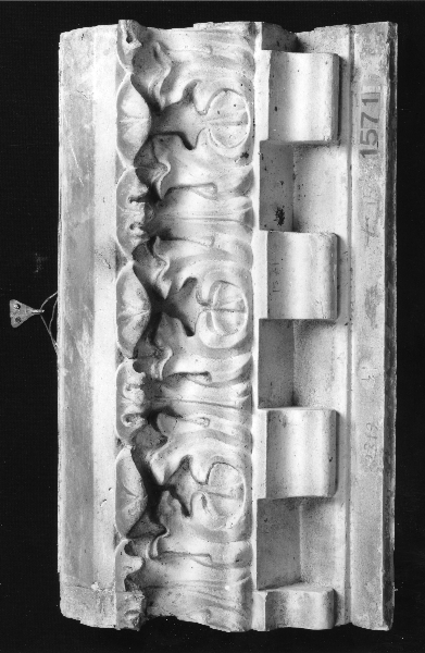motivi decorativi con dentelli e foglie di fico (calco) di Lelli Oronzio (bottega) (ultimo quarto sec. XIX)