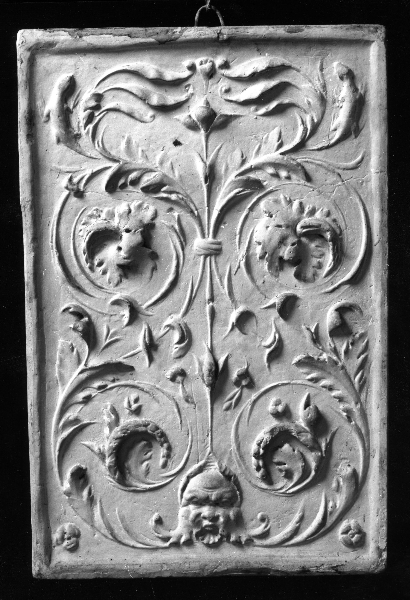 motivi decorativi con lucertole, giralidi acanto e mascherone (calco) di Lelli Oronzio (bottega) (ultimo quarto sec. XIX)