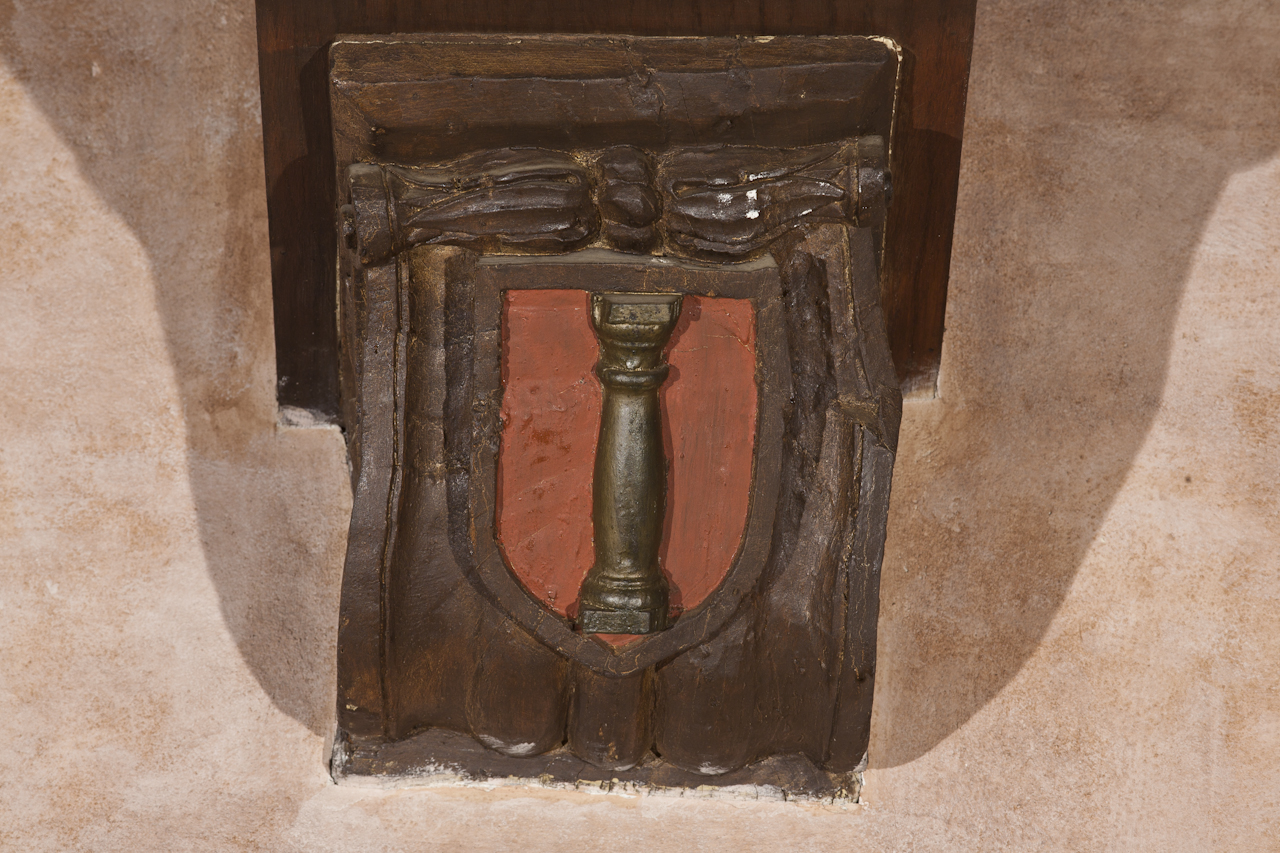 stemma gentilizio della famiglia Colonna (rilievo, insieme) - ambito laziale (XVI/ XVII)