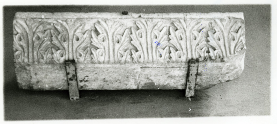 cornice, frammento - ambito laziale (secc. XI/ XII)