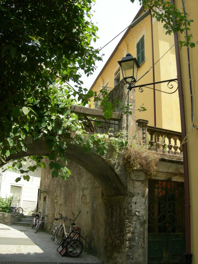 Edificio Via Gioberti (palazzo) - Monterosso al Mare (SP) 