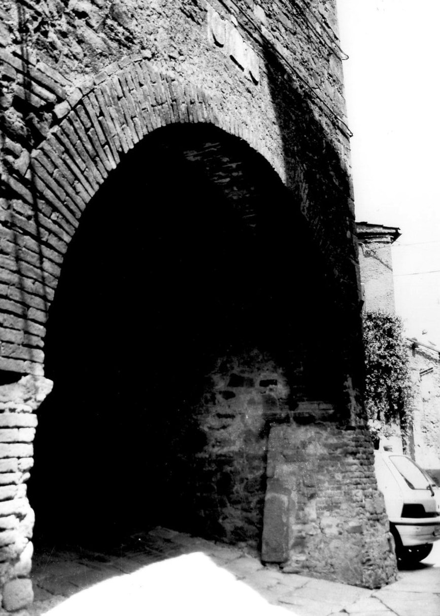 PORTA D'ACCESSO AL BORGO ANTICO (porta, urbana) - Magliano in Toscana (GR) 