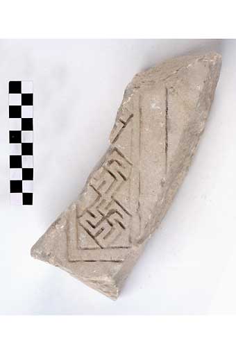 STELE/frammento - produzione daunia (secc. VII/ V a.C)