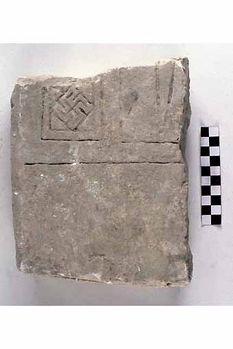 STELE/frammento - produzione daunia (secc. VII/ V a.C)