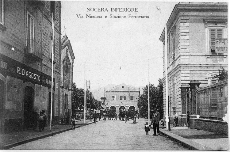 Via Nicotera e Stazione ferroviaria-Nocera Inferiore (negativo) di MUDIFCSO.05A.03 (seconda metà XX)