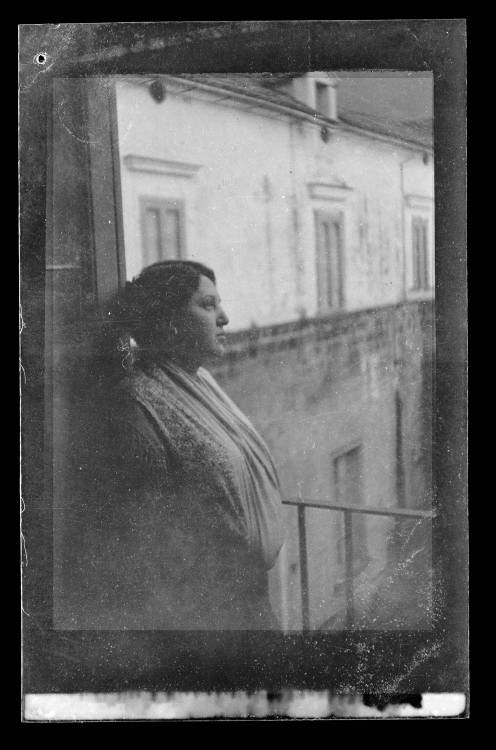 Ritratti fotografici - Donna (negativo) di Carlo Armenio Angrisani (prima metà XX)