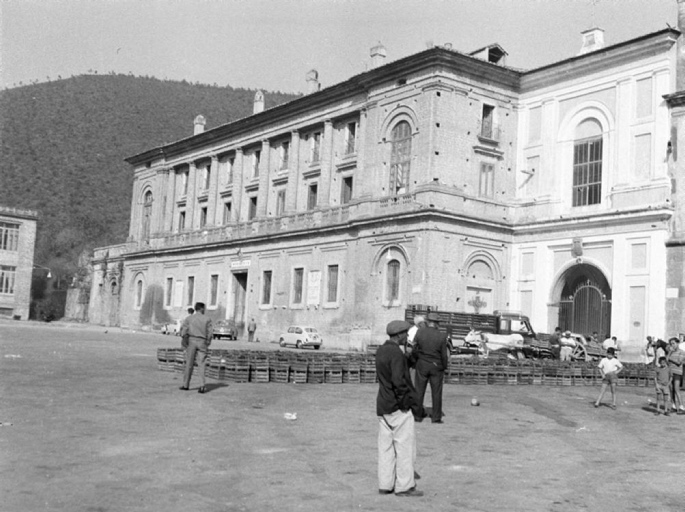 palazzi comunali - edifici (negativo) di Francesco "Cicciotto" Caso (seconda metà XX)