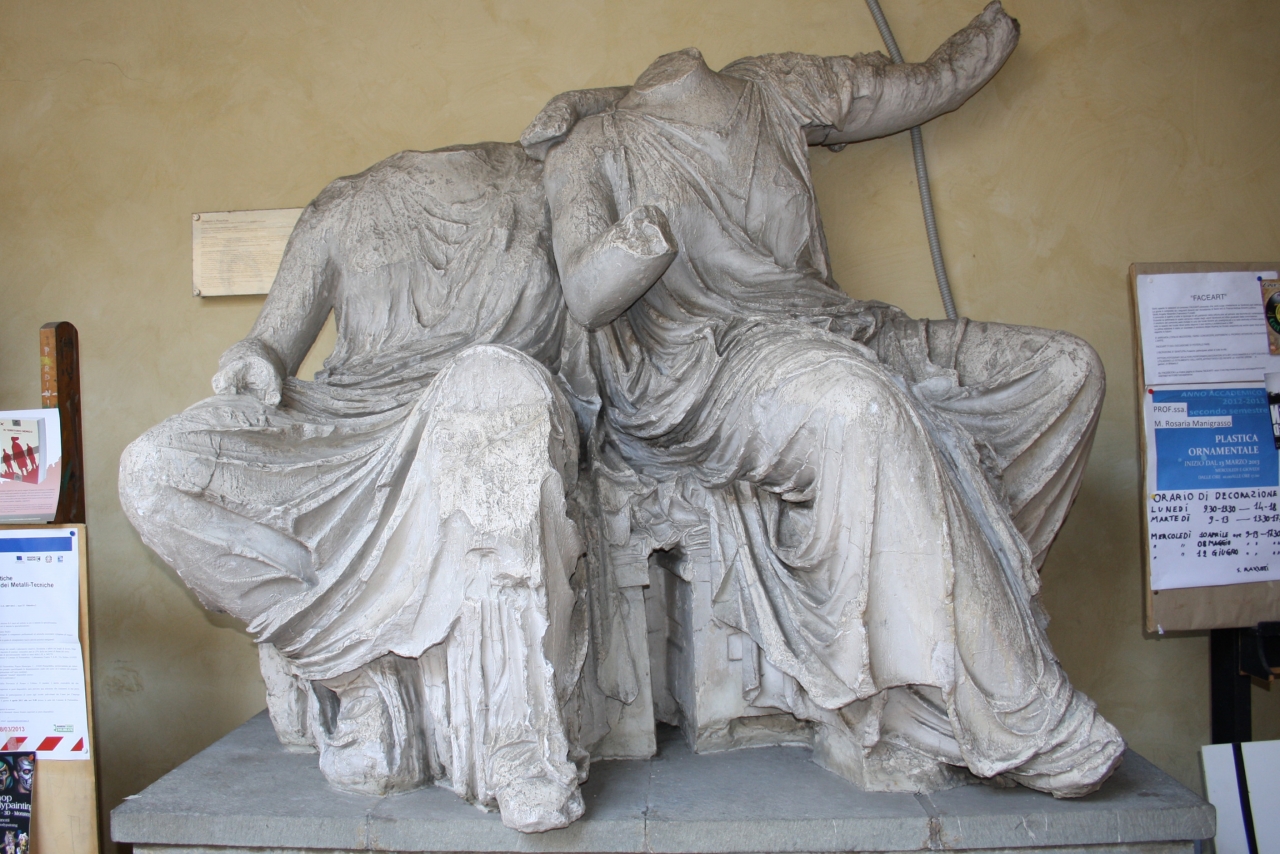 Demetra e Persefone, figure femminili (gruppo scultoreo) - bottega inglese (sec. XIX)