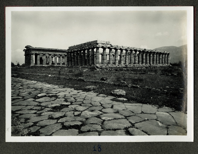 Paestum, scavi archeologici - via Sacra (positivo) di Samaritani Ernesto (XX)