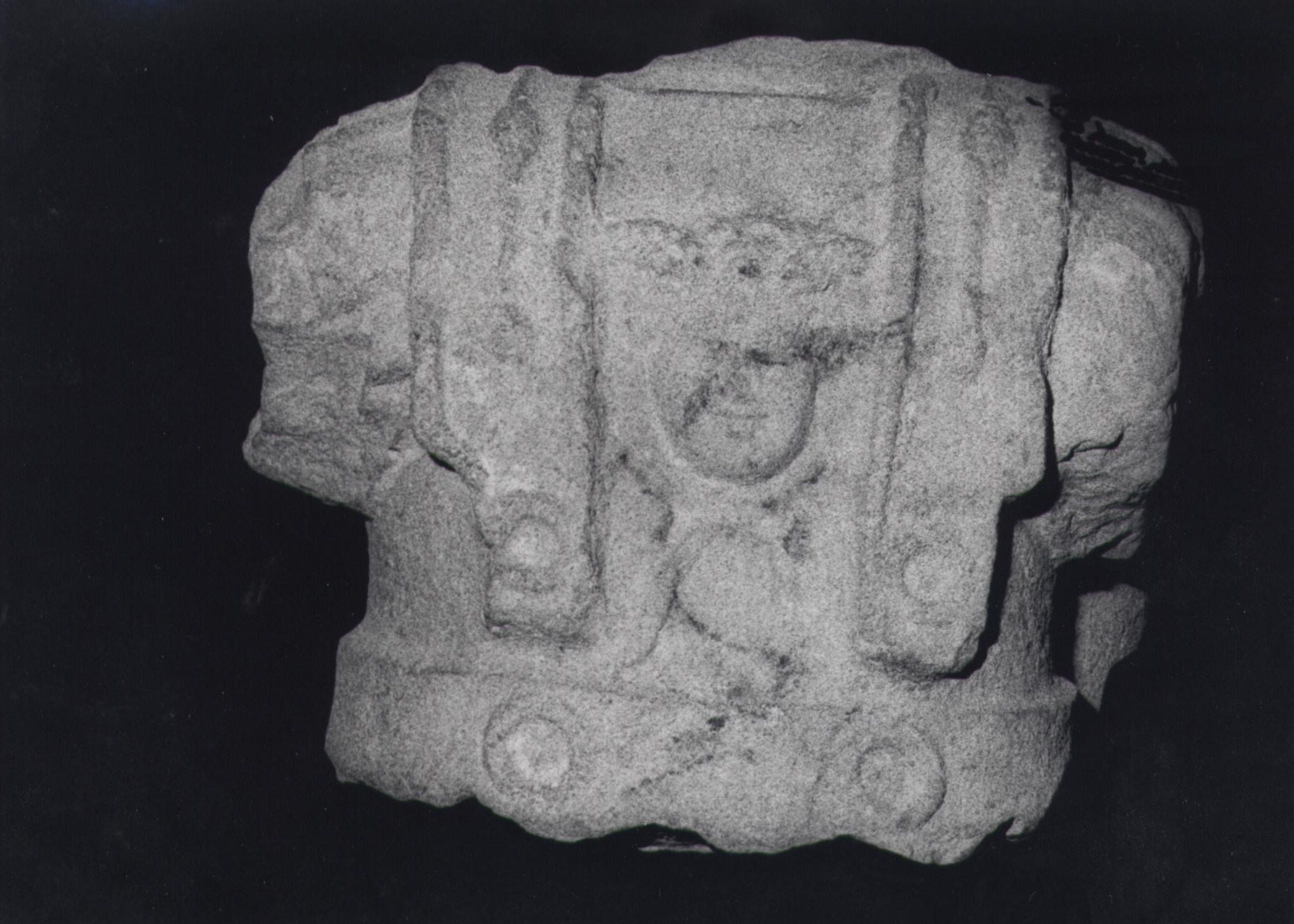 personaggi: personaggio maschile armato: corazza (statua/ frammento) (secc. I d.C./ II d.C)