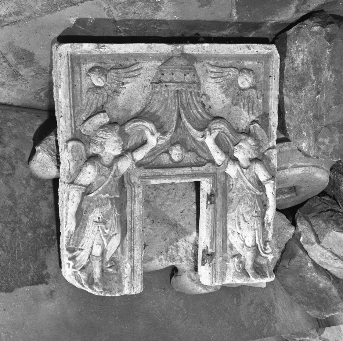 angeli e cherubini (rilievo) - bottega toscana (secc. XVI/ XVII)