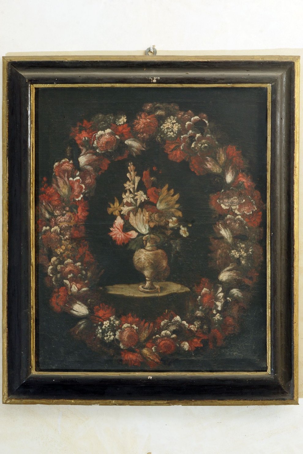 vaso con fiori, vaso di fiori entro ghirlanda (dipinto, elemento d'insieme) - ambito perugino (sec. XVII)