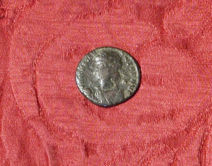 moneta - AE2 (small) - ambito romano imperiale (sec. IV d.C)