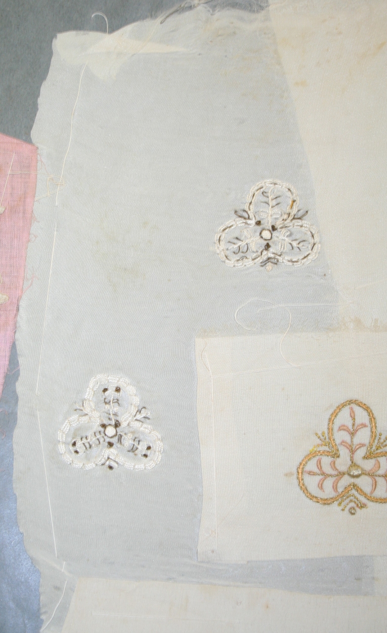 decorazione a ricamo, frammento di Genoni Rosa (attribuito) - ambito milanese (inizio sec. XX)