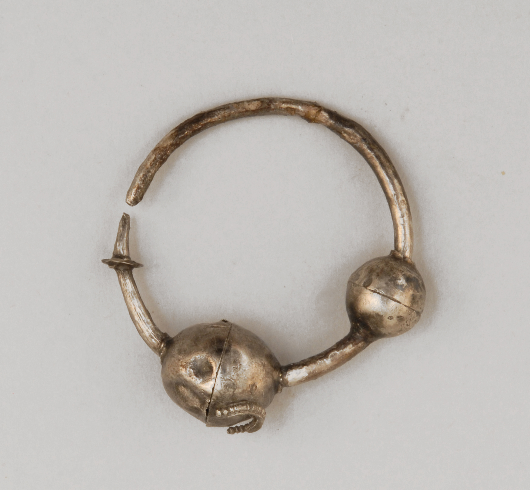 orecchino, mammellato - koinè avara (sec. VII d.C)