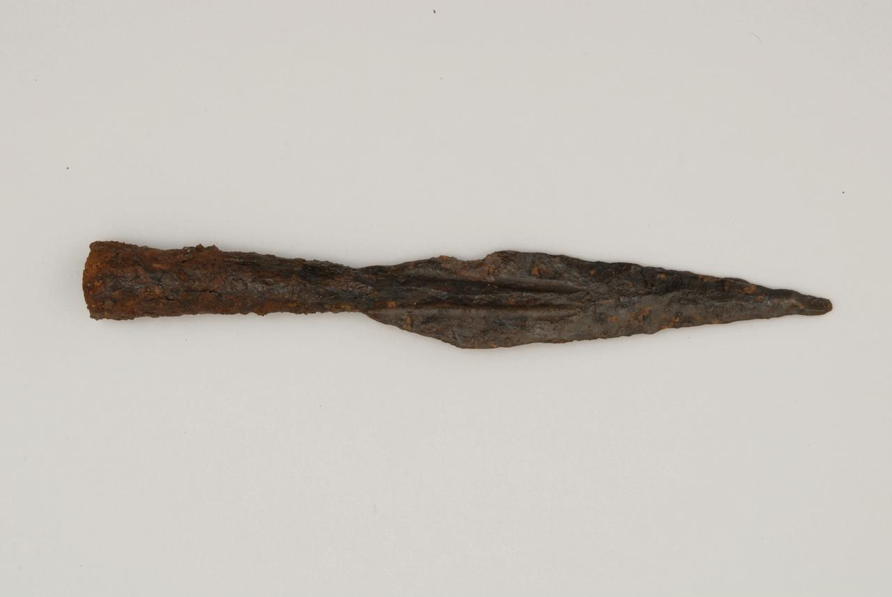 punta di giavellotto, a foglia di alloro - koinè avara (sec. VII d.C)