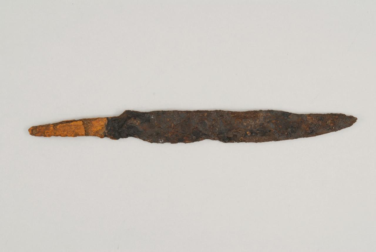 coltello, a dorso rettilineo - koinè avara (sec. VII d.C)