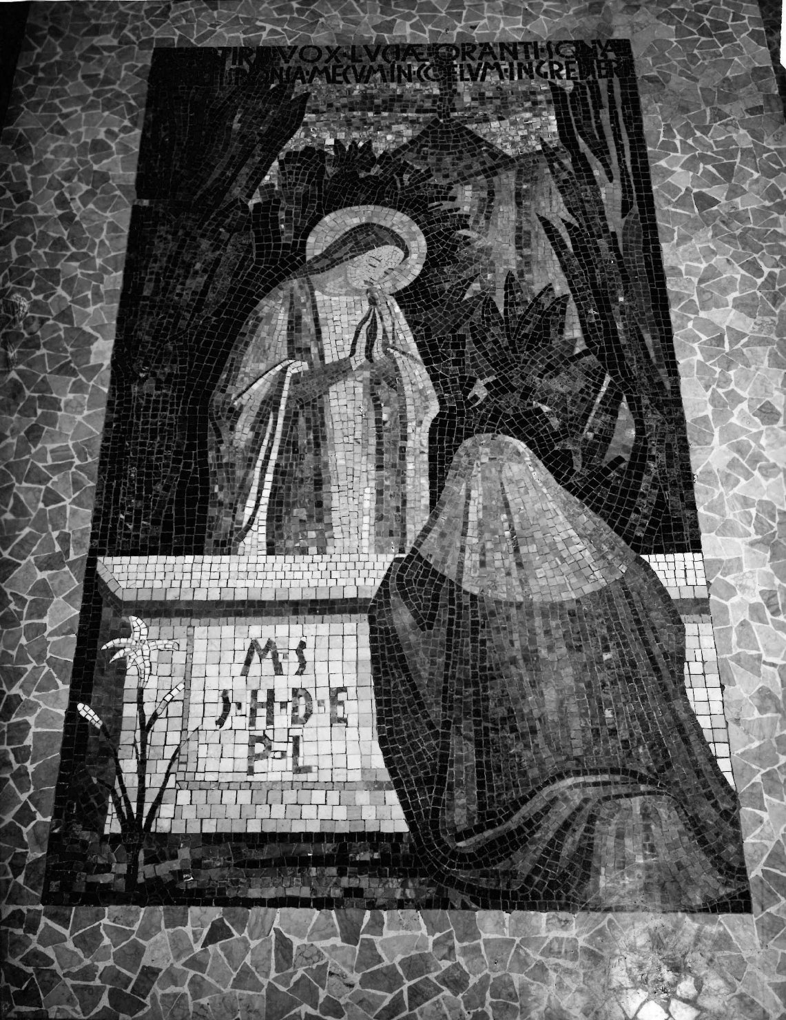 Cremona - Architettura - Chiese - Chiesa di Sant'Agata - pavimento - donne in adorazione del sepolcro di Cristo (positivo) di Anonimo (XX)