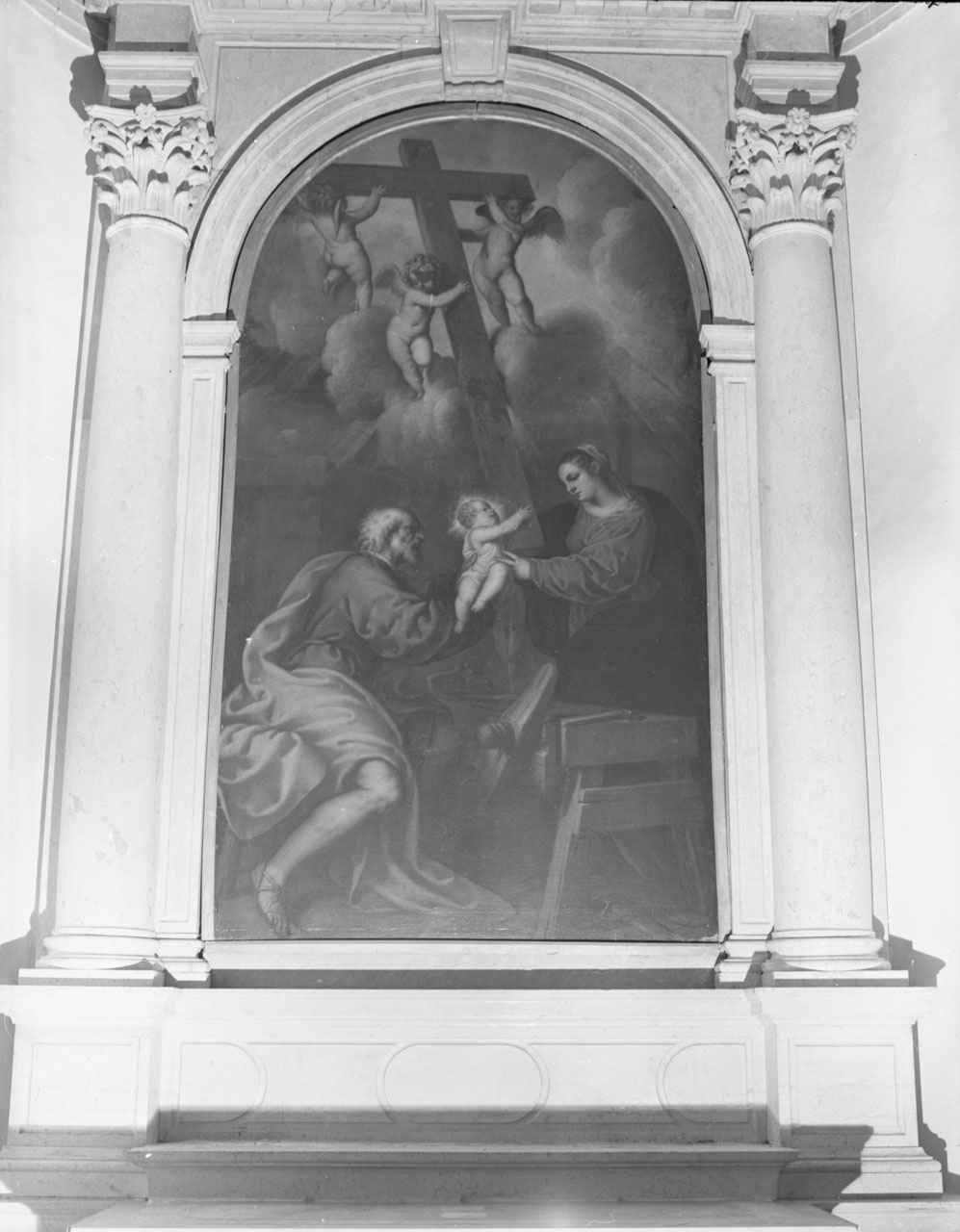 Madonna con Bambino, San Giuseppe e angioletti con la croce (dipinto) di Varotari Alessandro detto Padovanino (sec. XVII)