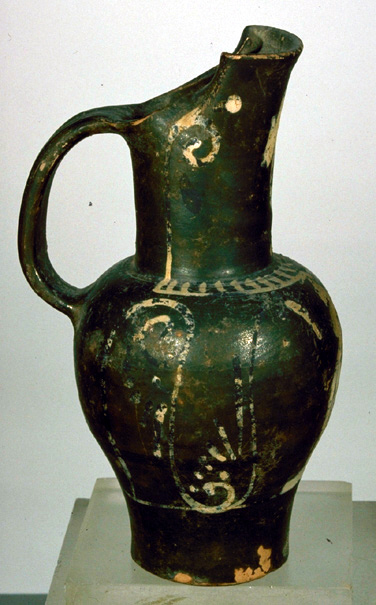 oinochoe a cartoccio (ultimo quarto IV sec. a.C)