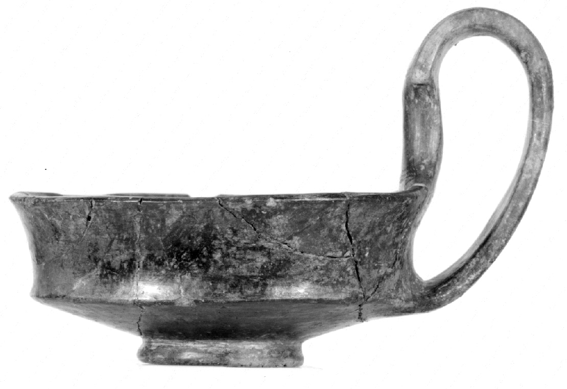 tazza carenata (terzo quarto VIII sec. a.C)