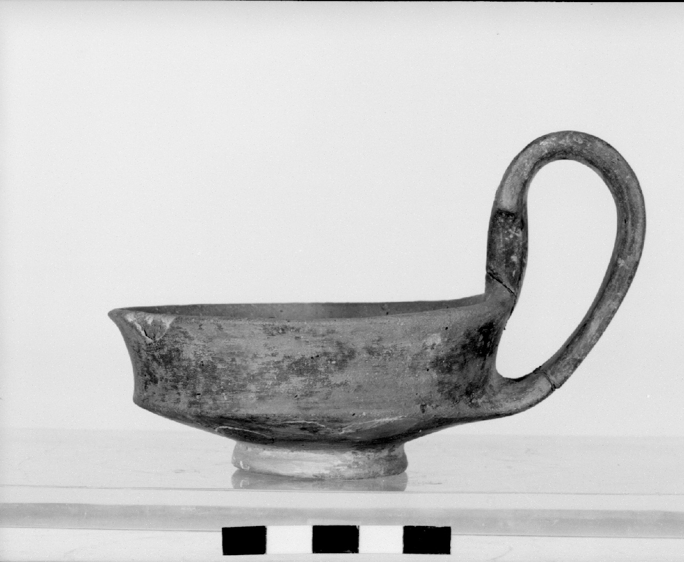 tazza carenata (terzo quarto VIII sec. a.C)