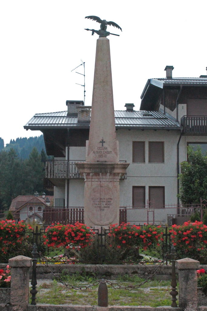 allegoria della Vittoria come aquila che porta la bandiera (monumento ai caduti - ad obelisco) - ambito veneto (sec. XX, sec. XX)