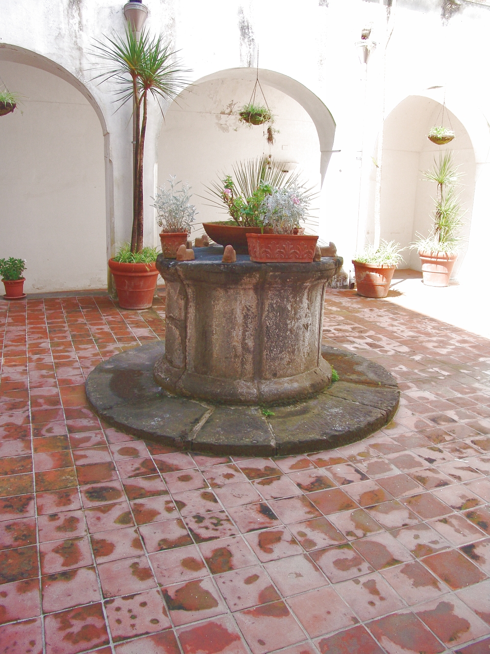 Convento dei Cappuccini. Pozzo del chiostro (pozzo) - Cava de' Tirreni (SA) 