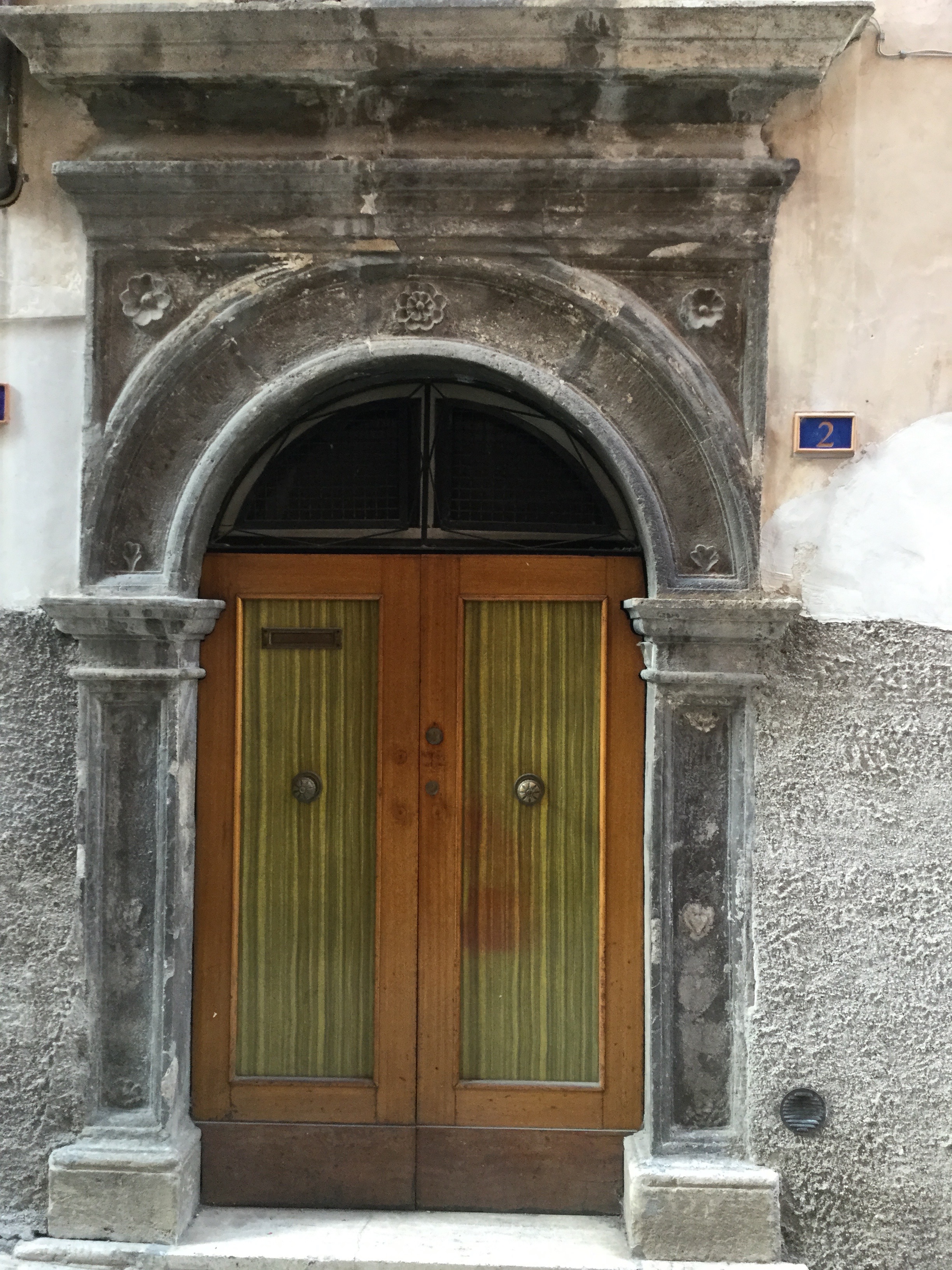 portale architravato - ambito abruzzese (sec. XVII/ XVIII)