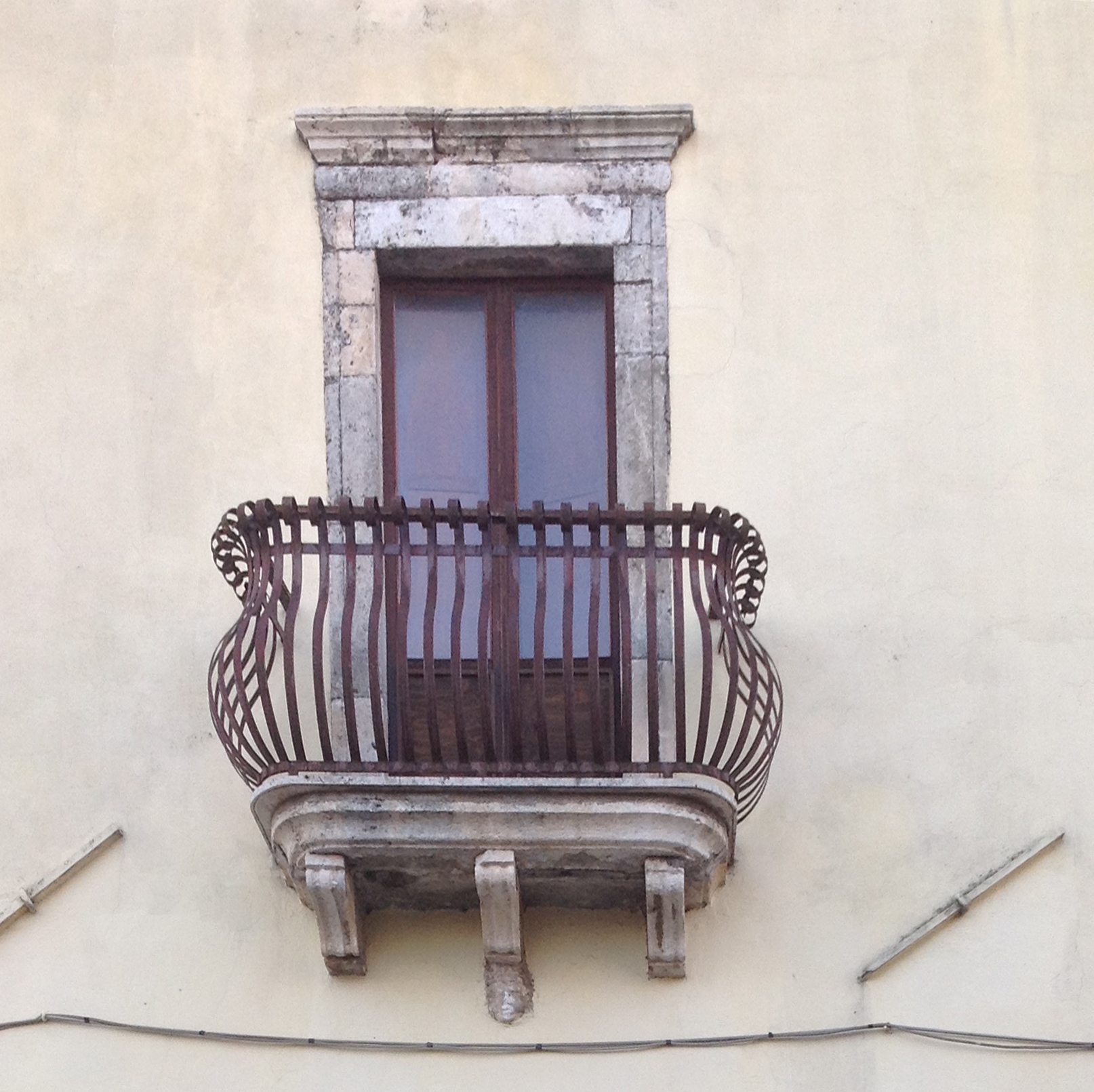finestra, complesso decorativo - ambito abruzzese (XVI)