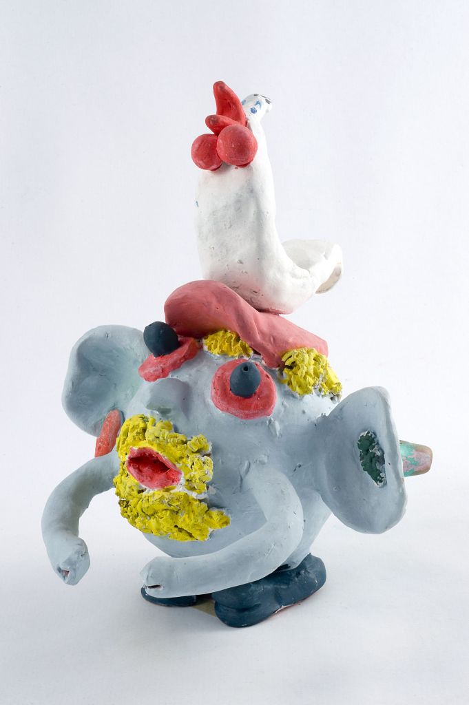 Un gallo per la testa, figura fantastica con galletto (fischietto, a fessura interna, strumenti musicali) di Valenzano Giuseppe - scuola (2001)