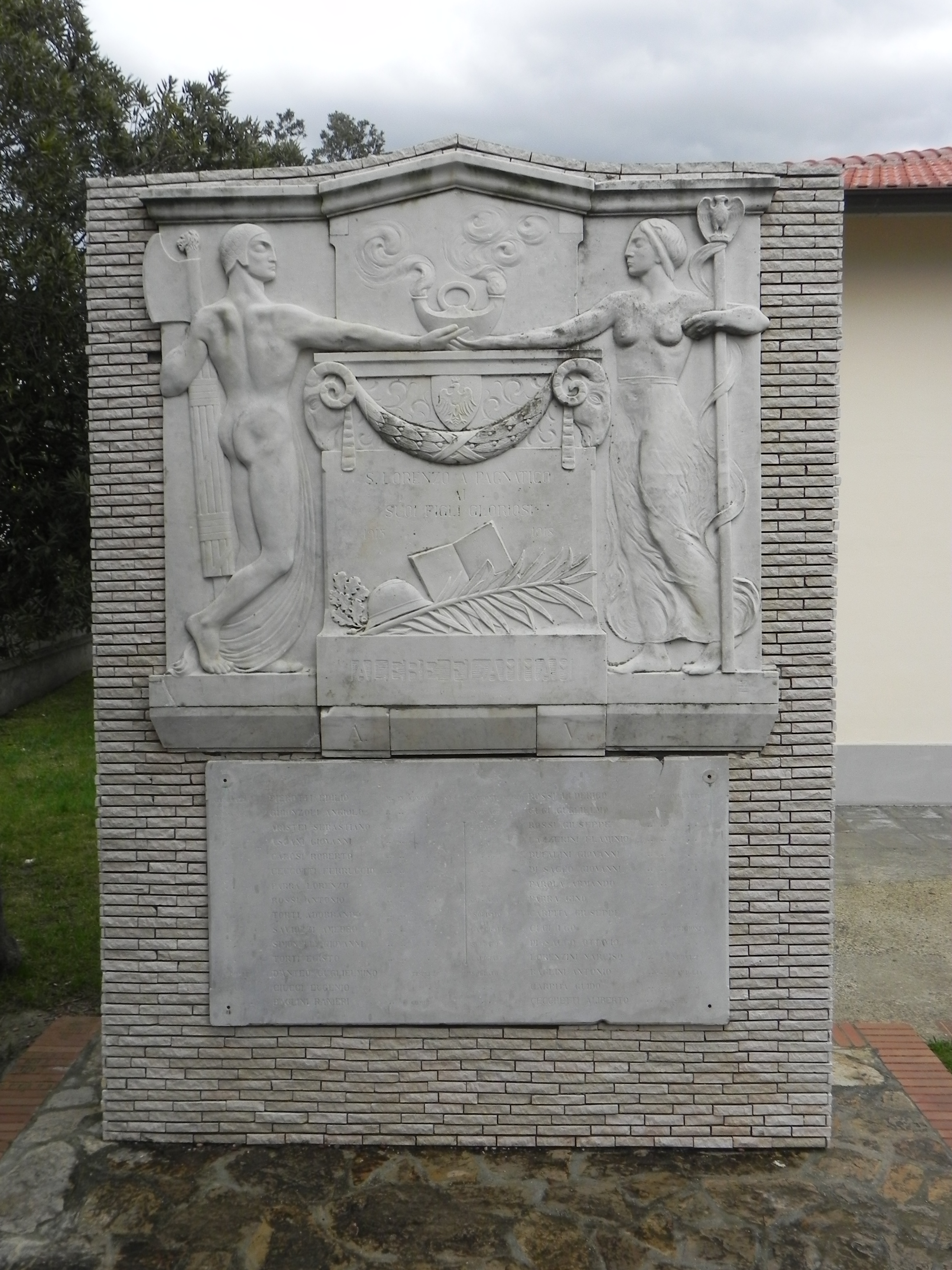 figura di soldato con allegoria della Vittoria (monumento ai caduti - a stele) - ambito toscano (sec. XX)