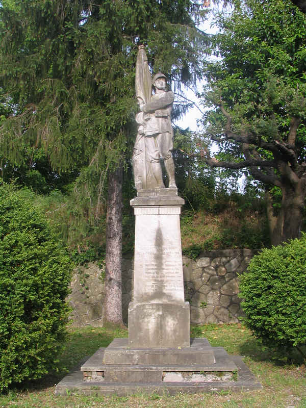 figura di soldato che porta la bandiera (monumento ai caduti) - ambito toscano (prima metà sec. XX)